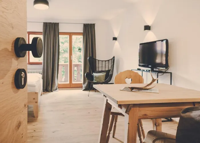 Der Lederer Hof - Boutique מלון דירות טגרנסה